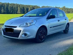 Silber Gebraucht 2012 Renault Clio III Kleinwagen | 5.799 € (Etwas zu teuer)