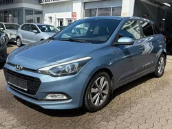 Blau Gebraucht 2016 Hyundai i20 Passion Limousine | 9.998 € (Fairer Preis)