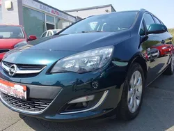 Grün Gebraucht 2016 Opel Astra Exklusiv Kombi | 6.490 € (Superpreis)