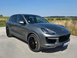 Grau Gebraucht 2016 Porsche Cayenne Turbo S SUV | 46.500 €