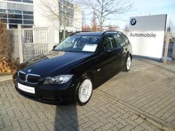 Schwarz metallic Gebraucht 2008 BMW 320 Advantage Kombi | 15.981 €