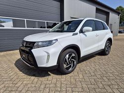 Cool white pearl metallic Neu 2025 Suzuki Vitara Comfort+ SUV | 24.990 € (Fairer Preis)