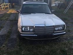 Weiß Gebraucht 1983 Mercedes 200 Limousine | 8.400 €