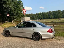 Silber Gebraucht 2004 Mercedes E55 AMG Limousine | 4.999 €