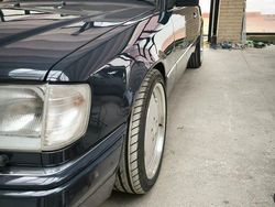 Blau Gebraucht 1994 Mercedes E320 | 13.320 €