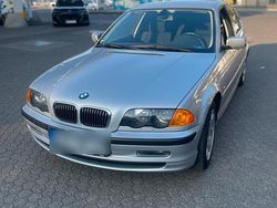 Silber Gebraucht 1999 BMW 323 Limousine | 7.900 € (Teuer)