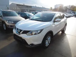 Weiß Gebraucht 2016 Nissan Qashqai Acenta SUV | 10.990 € (Fairer Preis)