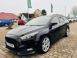 Iridiumschwarz metallic Gebraucht 2017 Ford Focus ST Kombi | 19.385 € (Fairer Preis)