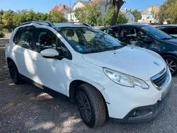 Weiß Gebraucht 2016 Peugeot 2008 SUV | 2.400 €