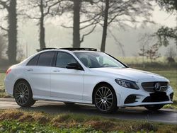 Weiß Gebraucht 2019 Mercedes C220 AMG line Limousine | 29.000 € (Teuer)