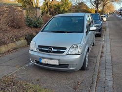 Grau Gebraucht 2004 Opel Meriva Van / Kleinbus | 3.900 € (Etwas zu teuer)