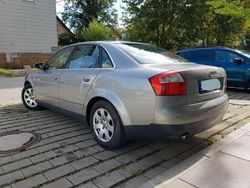 Grau Gebraucht 2002 Audi A4 Limousine | 7.990 €