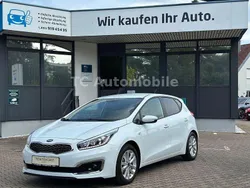 Weiß Gebraucht 2017 Kia Ceed Edition 7 Limousine | 7.990 € (Superpreis)