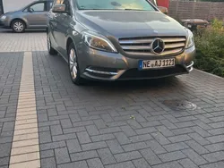 Grau Gebraucht 2012 Mercedes B180 Van / Kleinbus | 6.900 € (Fairer Preis)