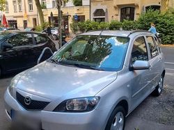 Silber Gebraucht 2004 Mazda 2 Kleinwagen | 2.290 €