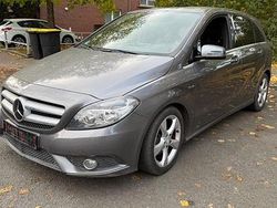 Grau Gebraucht 2012 Mercedes B200 Van / Kleinbus | 3.500 € (Guter Preis)