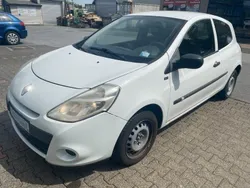 Weiß Gebraucht 2011 Renault Clio II Limousine | 2.150 € (Guter Preis)