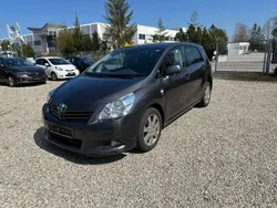Grau Gebraucht 2009 Toyota Verso Executive Van / Kleinbus | 3.900 € (Guter Preis)