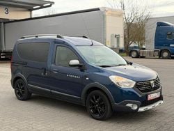 Blau Gebraucht 2017 Dacia Dokker Celebration Van / Kleinbus | 8.990 € (Guter Preis)