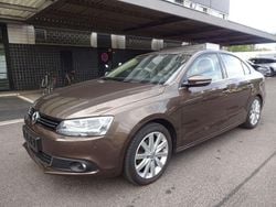 Braun Gebraucht 2014 VW Jetta Highline Limousine | 6.500 € (Guter Preis)