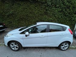 Weiß Gebraucht 2011 Ford Fiesta Kleinwagen | 4.000 €