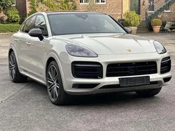 Cashmererbeigemetallic Gebraucht 2023 Porsche Cayenne Turbo SUV | 119.790 €