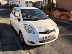 Weiß Gebraucht 2010 Toyota Yaris Cool Limousine | 1.500 € (Superpreis)