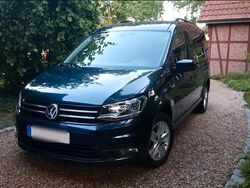 Blau Gebraucht 2016 VW Caddy Maxi Highline Van / Kleinbus | 13.800 € (Teuer)