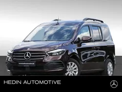Rot Gebraucht 2024 Mercedes 180 Progressive Limousine | 28.548 € (Fairer Preis)
