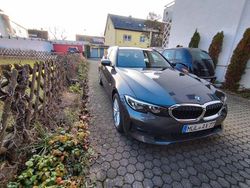 Grau Gebraucht 2021 BMW 330e Advantage Kombi | 21.990 € (Guter Preis)