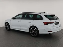 Moon white perleffekt Gebraucht 2023 Skoda Octavia SportLine Kombi | 37.095 € (Fairer Preis)