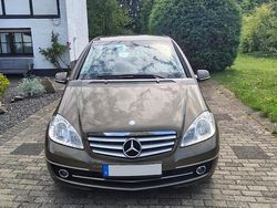 Braun Gebraucht 2009 Mercedes A200 Van / Kleinbus | 5.400 € (Fairer Preis)
