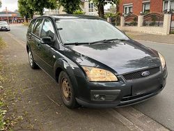 Blau Gebraucht 2007 Ford Focus Kombi | 1.000 € (Etwas zu teuer)
