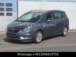 Grau Gebraucht 2018 Opel Zafira Van / Kleinbus | 6.000 € (Teuer)