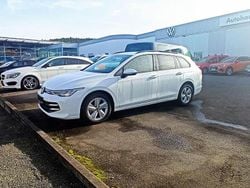 Weiß Gebraucht 2024 VW Golf VIII Life Kombi | 26.725 € (Etwas zu teuer)