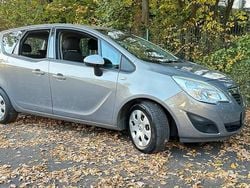 Braun Gebraucht 2011 Opel Meriva Van / Kleinbus | 3.200 € (Superpreis)
