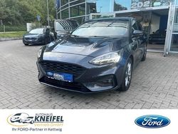 Blau Gebraucht 2020 Ford Focus ST-Line Limousine | 18.550 € (Fairer Preis)