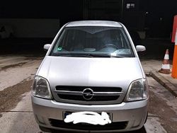 Grau Gebraucht 2004 Opel Meriva Van / Kleinbus | 1.200 € (Superpreis)