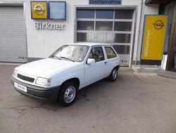 Weiß Gebraucht 1993 Opel Corsa Limousine | 5.950 €