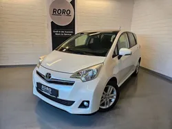 Weiß Gebraucht 2011 Toyota Verso-S Club Van / Kleinbus | 7.950 € (Etwas zu teuer)