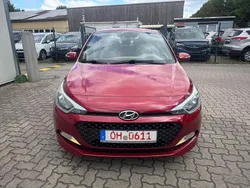 Rot Gebraucht 2016 Hyundai i20 YES! Limousine | 6.250 € (Guter Preis)