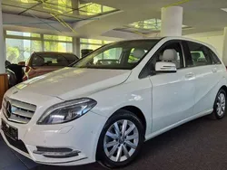Weiß Gebraucht 2014 Mercedes B200 Van / Kleinbus | 14.990 € (Fairer Preis)