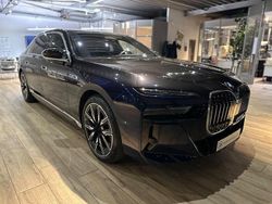 Blau Gebraucht 2024 BMW i7 Performance Limousine | 139.950 €