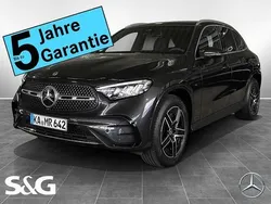 Metalliclack graphitgrau Gebraucht 2025 Mercedes GLC220 AMG SUV | 61.399 €