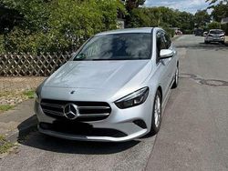 Grau Gebraucht 2019 Mercedes B220 Van / Kleinbus | 29.900 € (Teuer)
