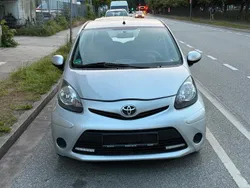 Silber Gebraucht 2012 Toyota Aygo Kleinwagen | 2.600 € (Fairer Preis)