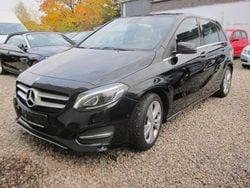 Schwarz Gebraucht 2015 Mercedes 200 Urban Limousine | 11.950 € (Etwas zu teuer)