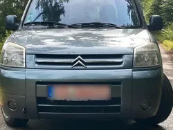 Grau Gebraucht 2007 Citroën Berlingo Van / Kleinbus | 2.200 € (Fairer Preis)