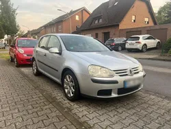 Silber Gebraucht 2005 VW Golf V Kleinwagen | 2.600 € (Fairer Preis)