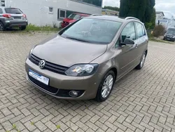 Braun Gebraucht 2011 VW Golf Plus Style Van / Kleinbus | 10.980 € (Teuer)